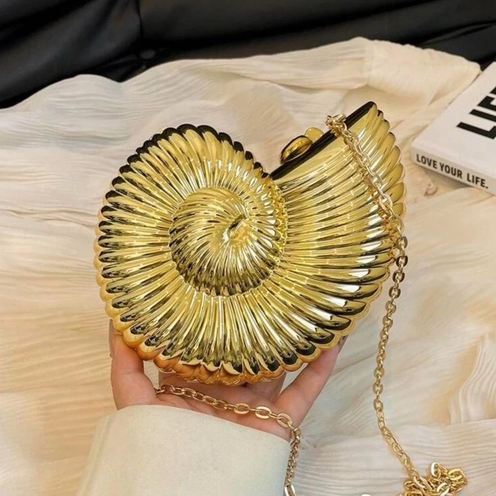 Gold✨💛🐚Shell Clutch - Picture 2 of 3